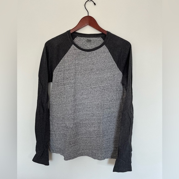 Le 31 Casual Gray and Black Raglan Tee size medium - Picture 2 of 6
